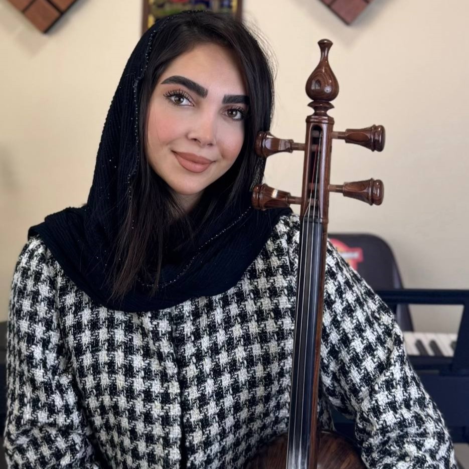 روجا قربی کمانچه